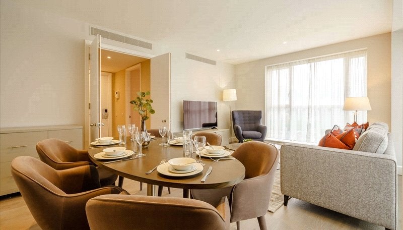 Flat Westferry Circus in Greater London
