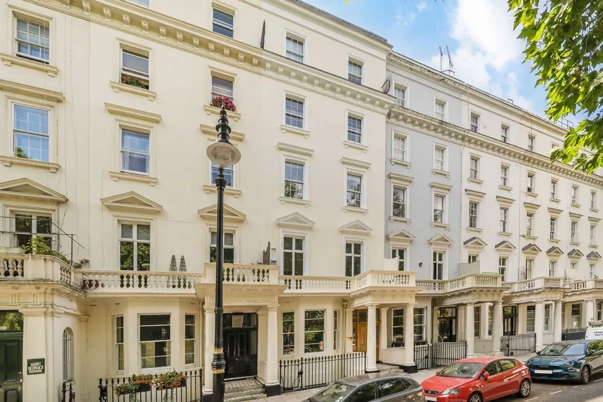 Flat St George's Square in City of Westminster