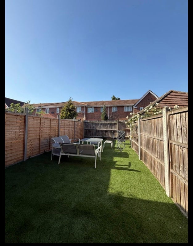 Room Lymington Close in Greater London
