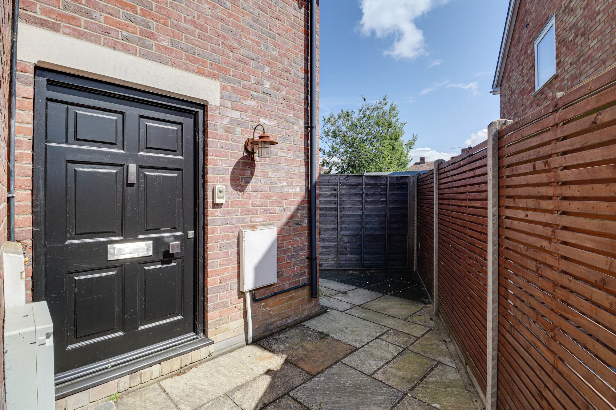 Flat Kinsbourne Close in St Albans