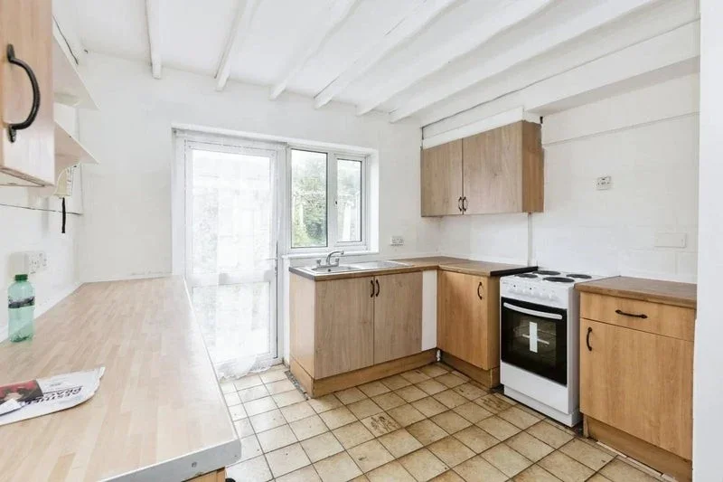 Room Cowbridge Lane in Greater London
