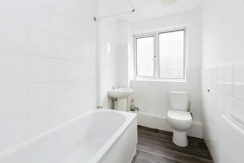 Room Cowbridge Lane in Greater London