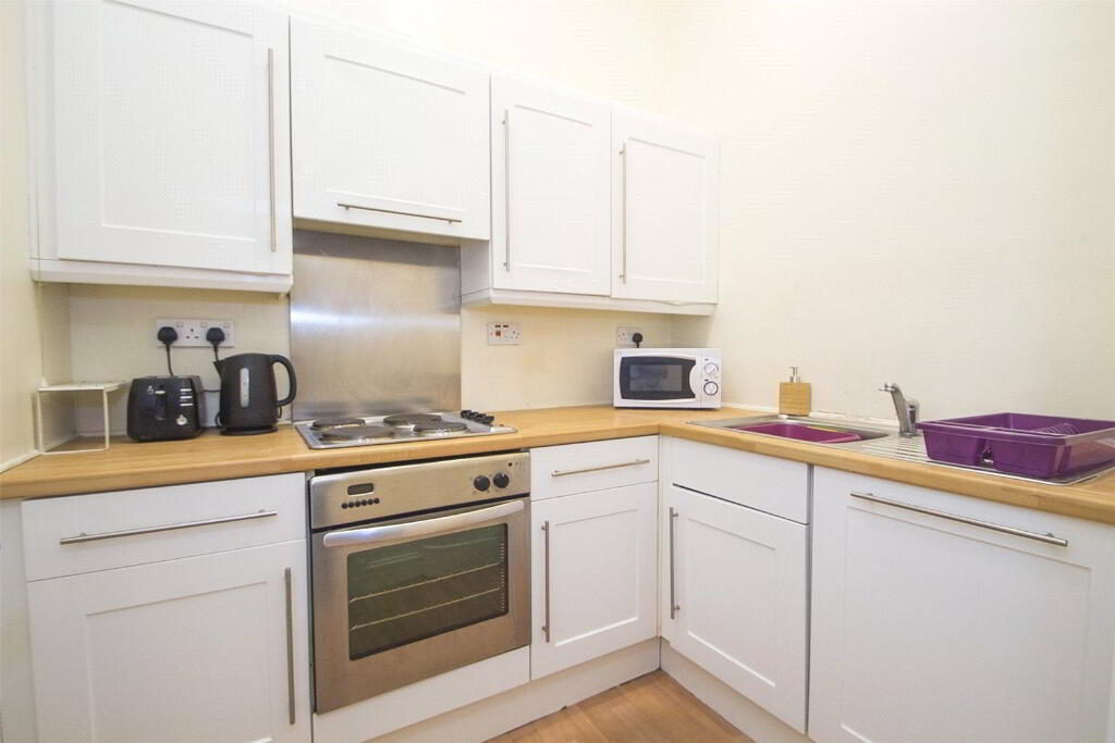 Room New Mart Road in City of Edinburgh