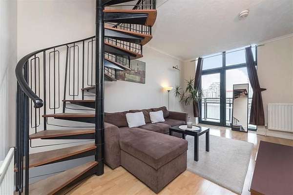 Flat De Quincey Mews in Greater London