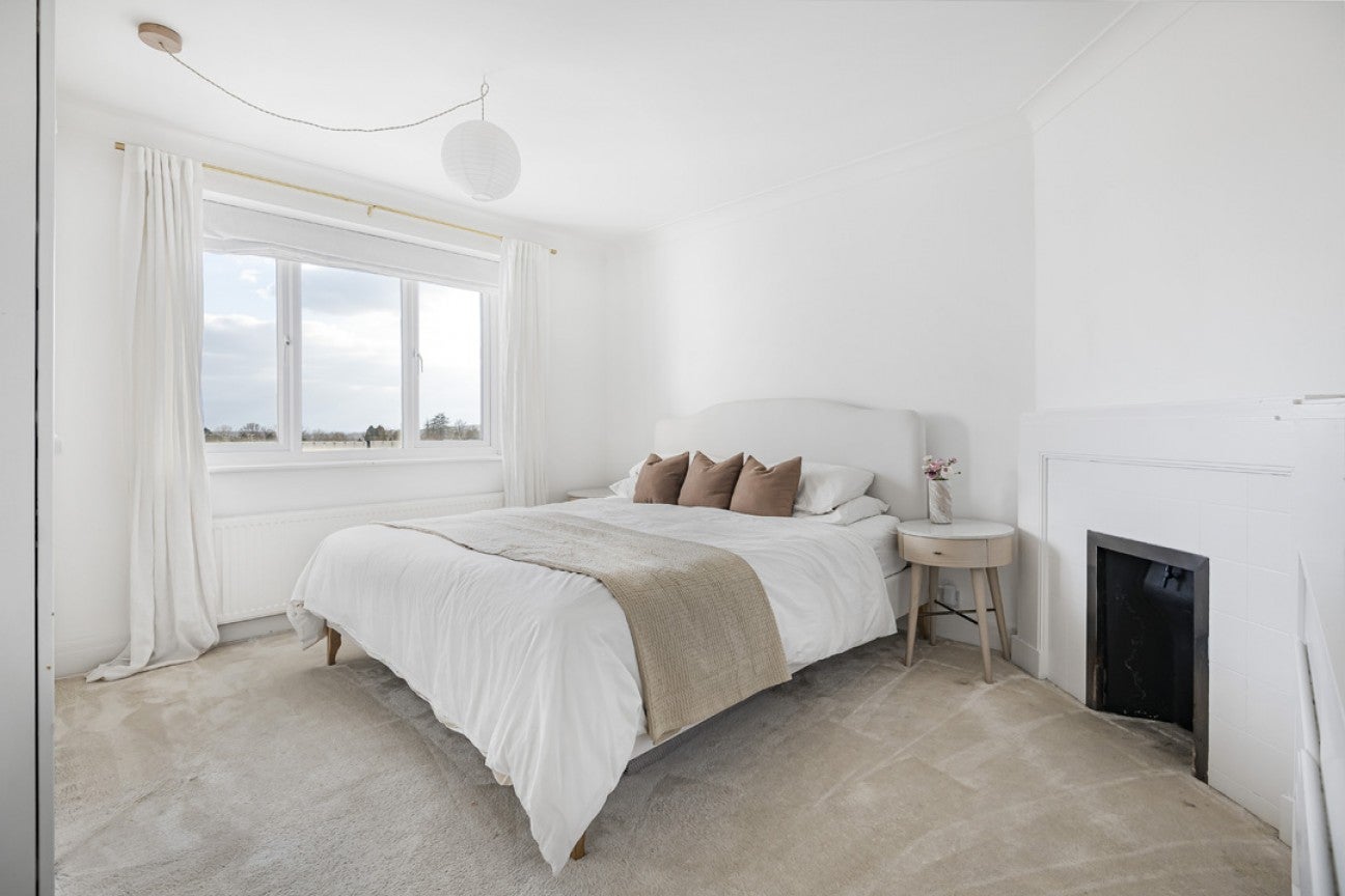 Flat Hallowell Road in Greater London