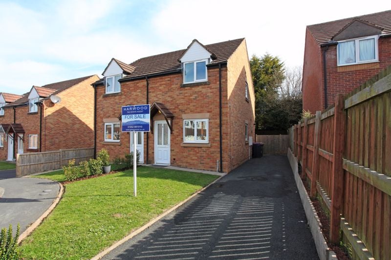 House Cedar Close in Telford