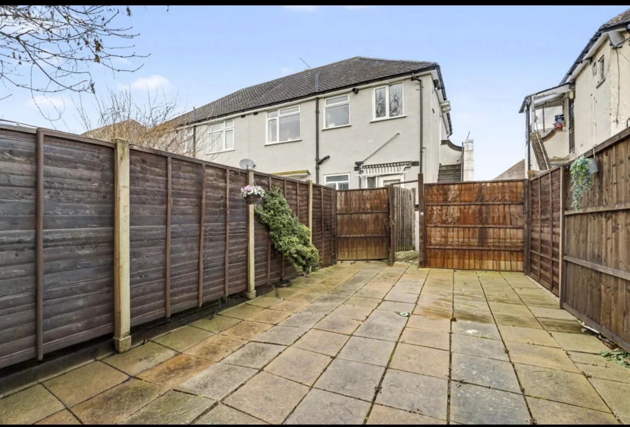 Flat Stainton Road in Greater London