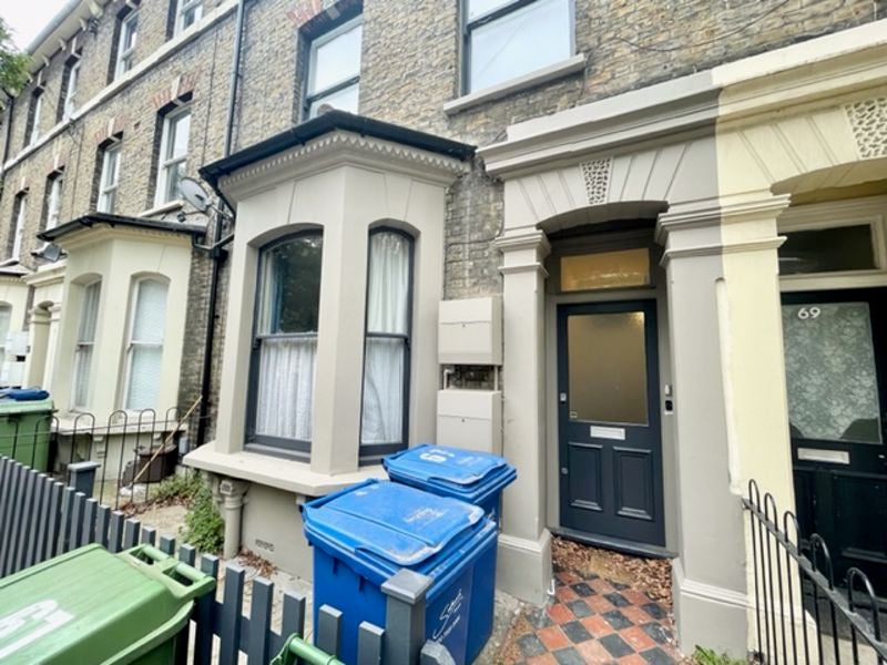 Flat Larcom Street in Greater London