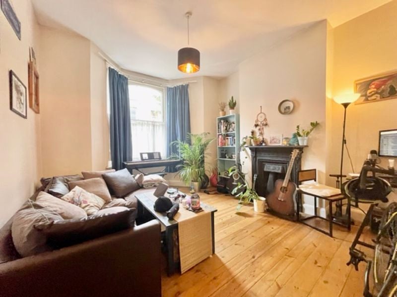 Flat Larcom Street in Greater London