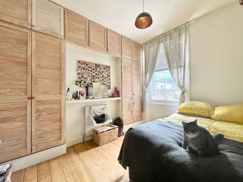 Flat Larcom Street in Greater London