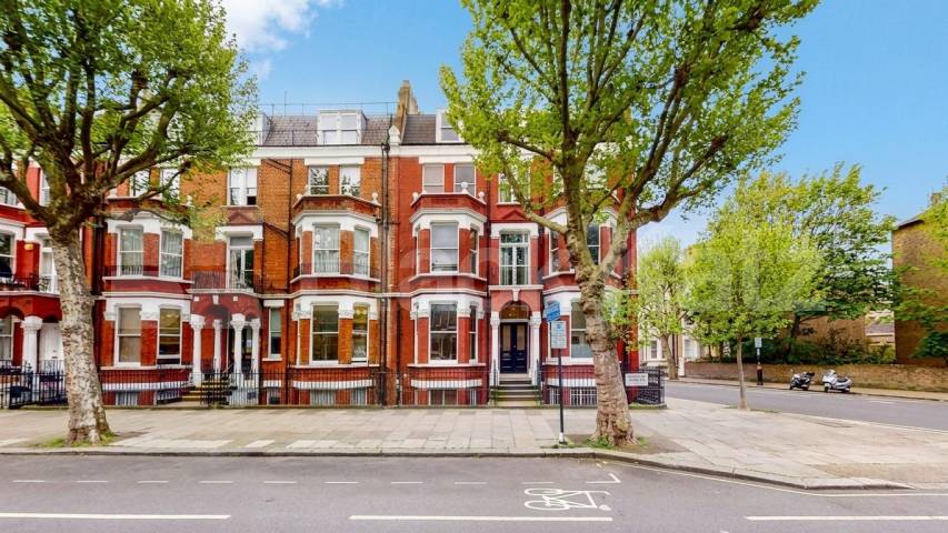 Flat Iverson Road in Greater London