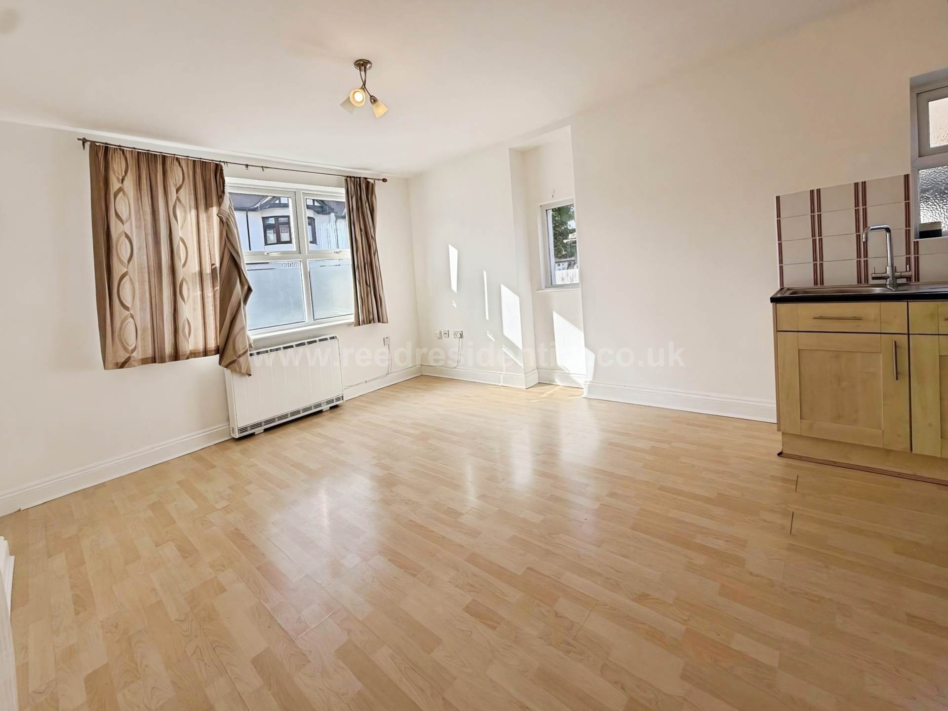 Flat Sandown Avenue in Southend-on-Sea