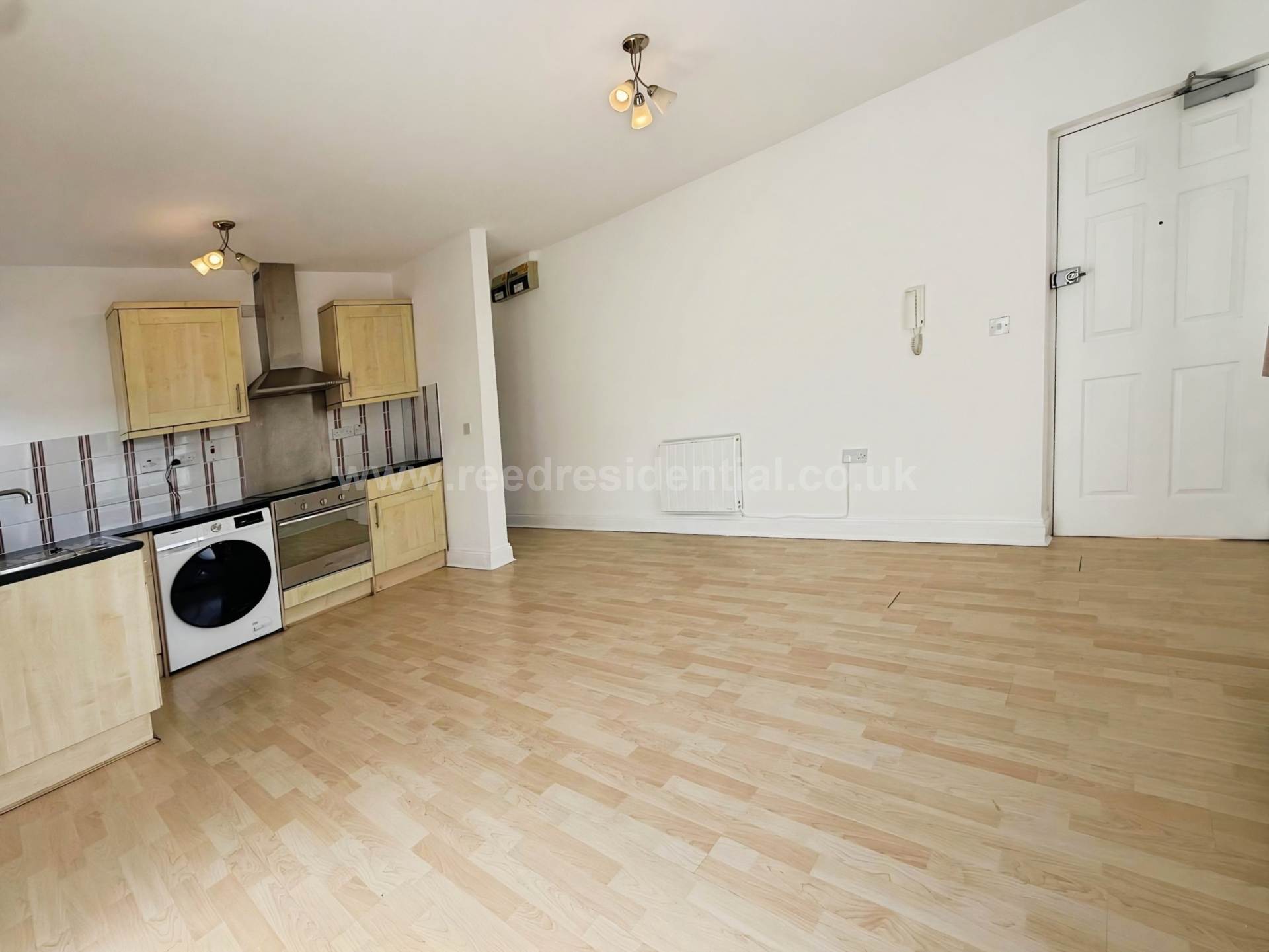 Flat Sandown Avenue in Southend-on-Sea