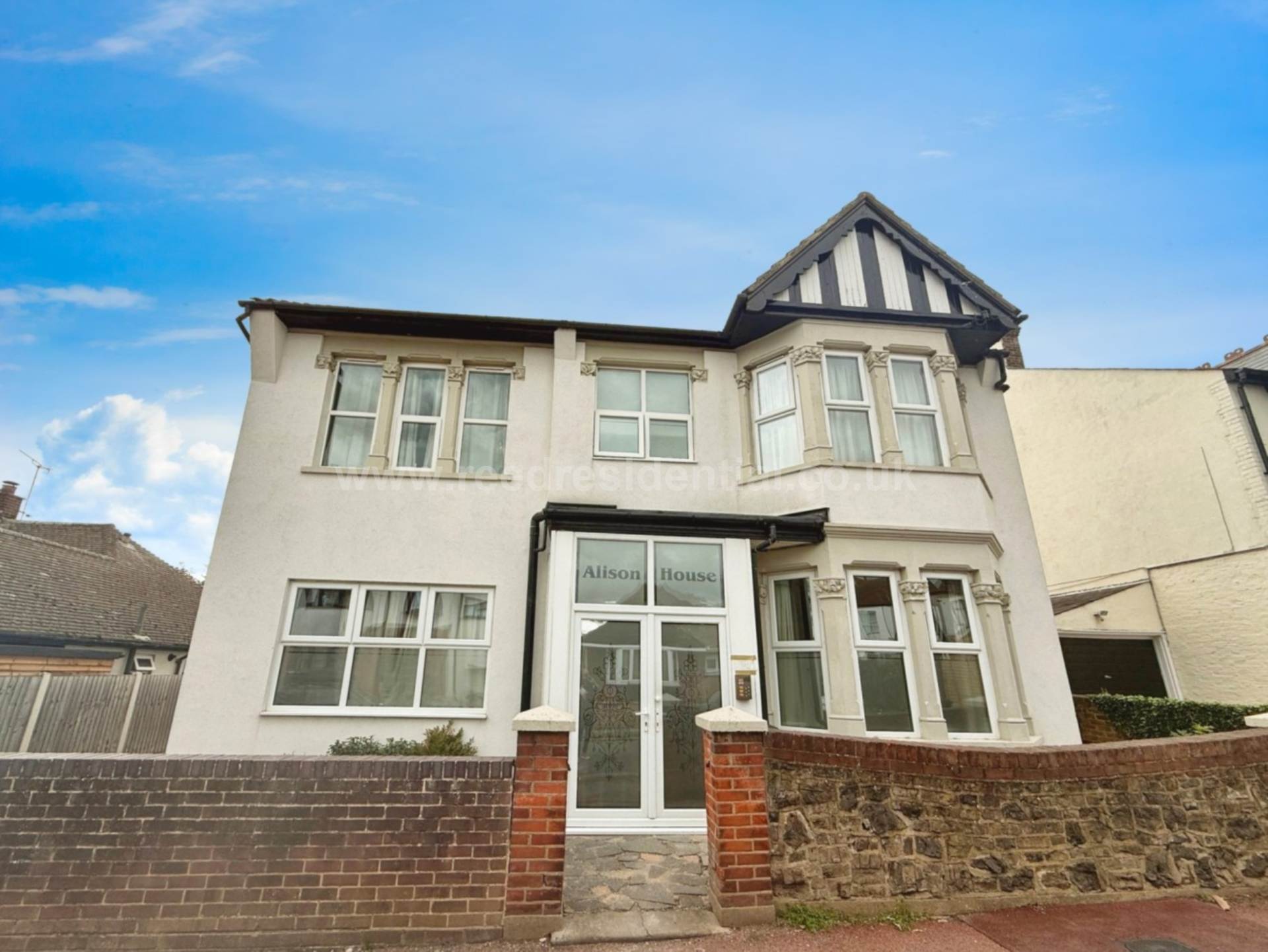 Flat Sandown Avenue in Southend-on-Sea