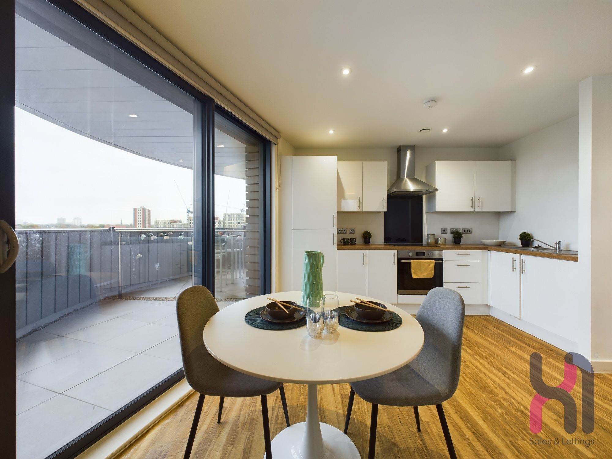 Flat Pomona Strand in Trafford