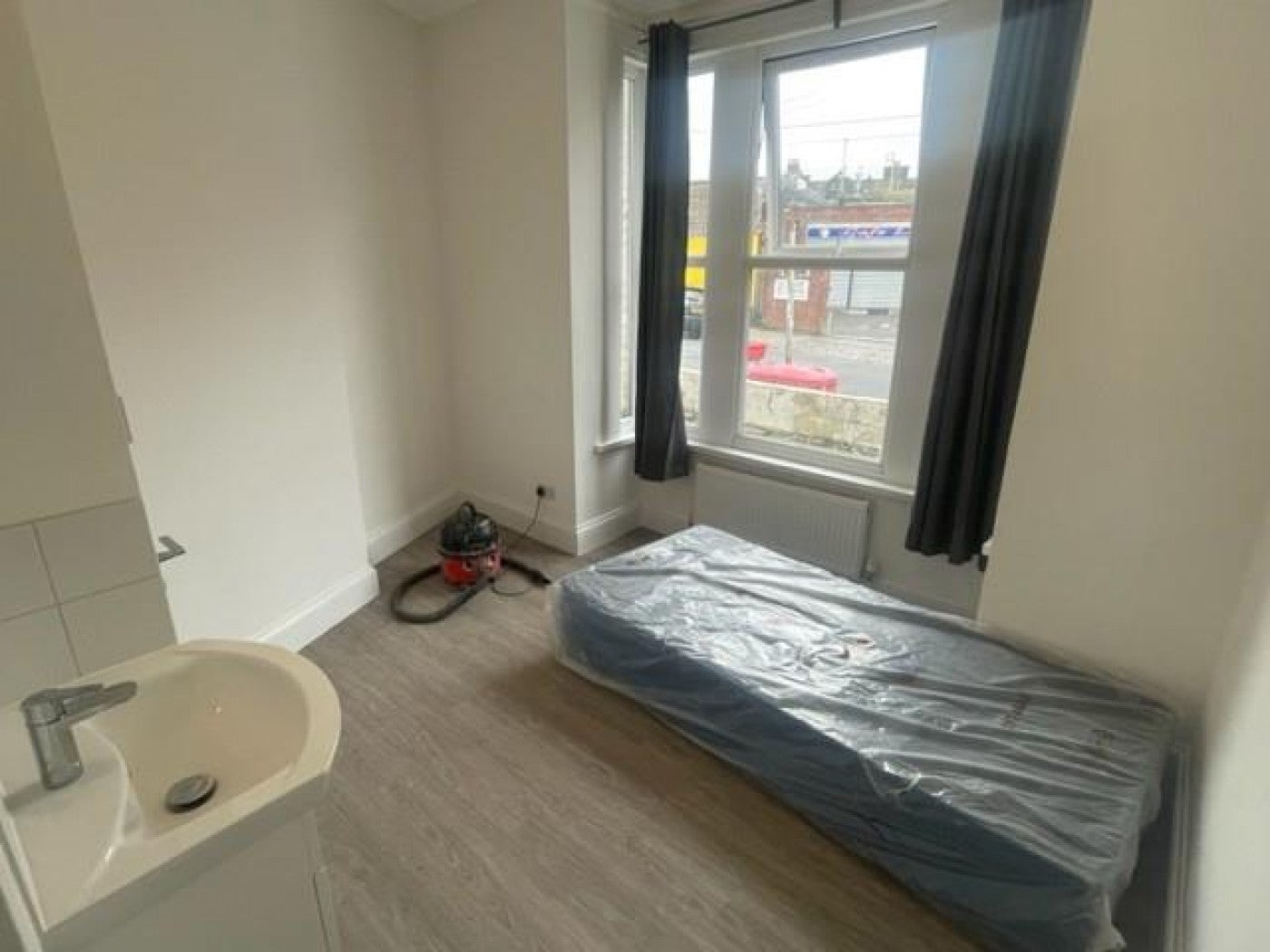 Flat Moorefield Road in Greater London