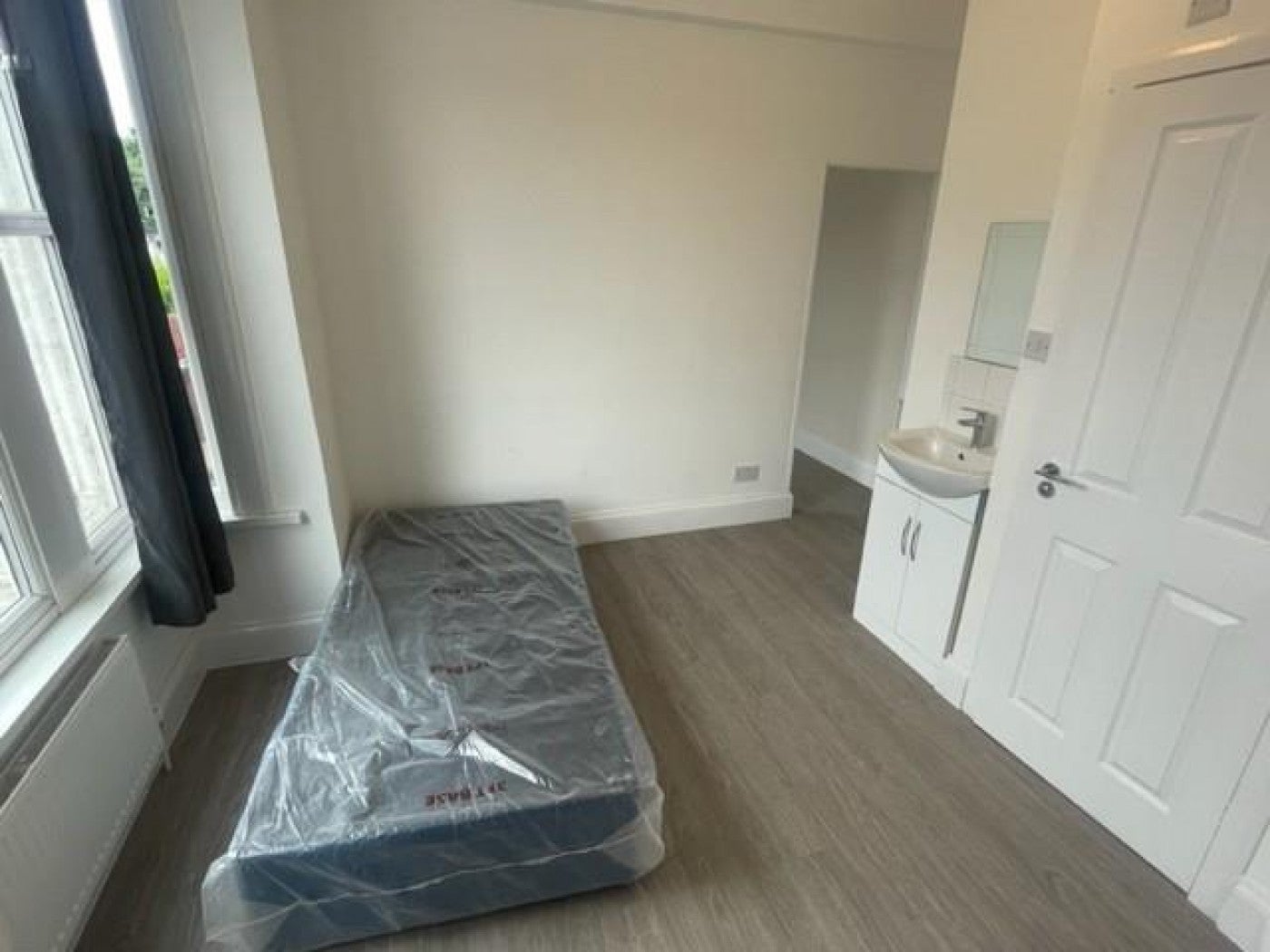 Flat Moorefield Road in Greater London