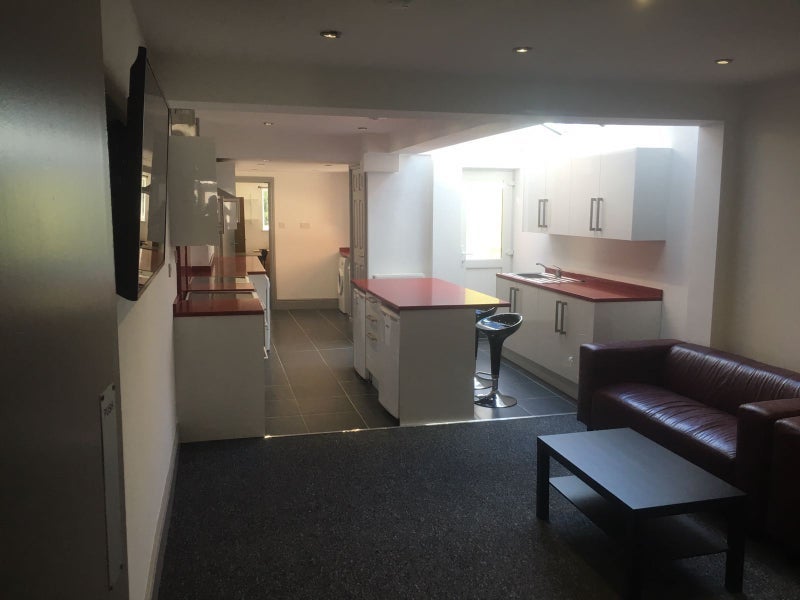 Room Dawlish Road in Birmingham