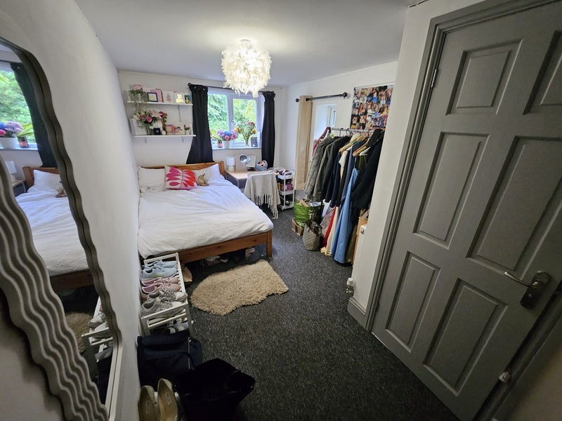 Room Dawlish Road in Birmingham