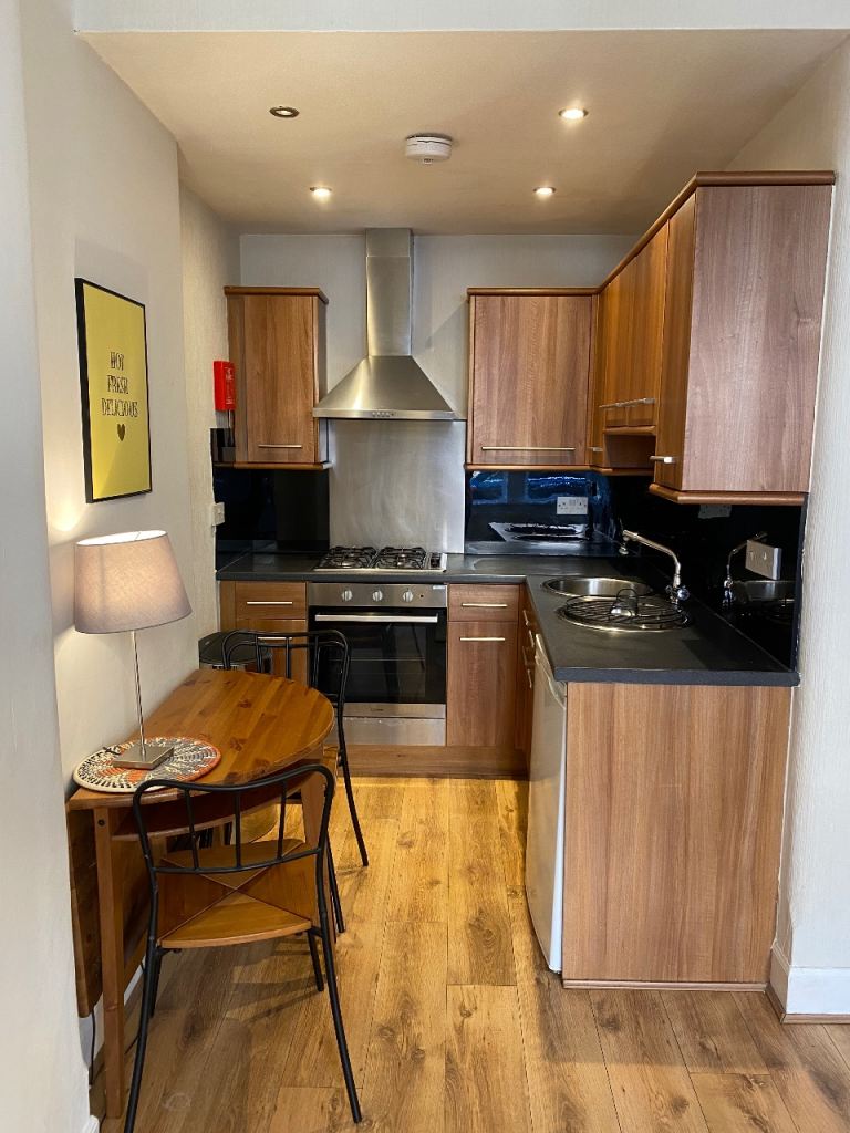 Flat Downfield Place in City of Edinburgh