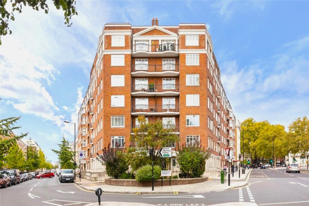 Flat Cerney Mews in City of Westminster