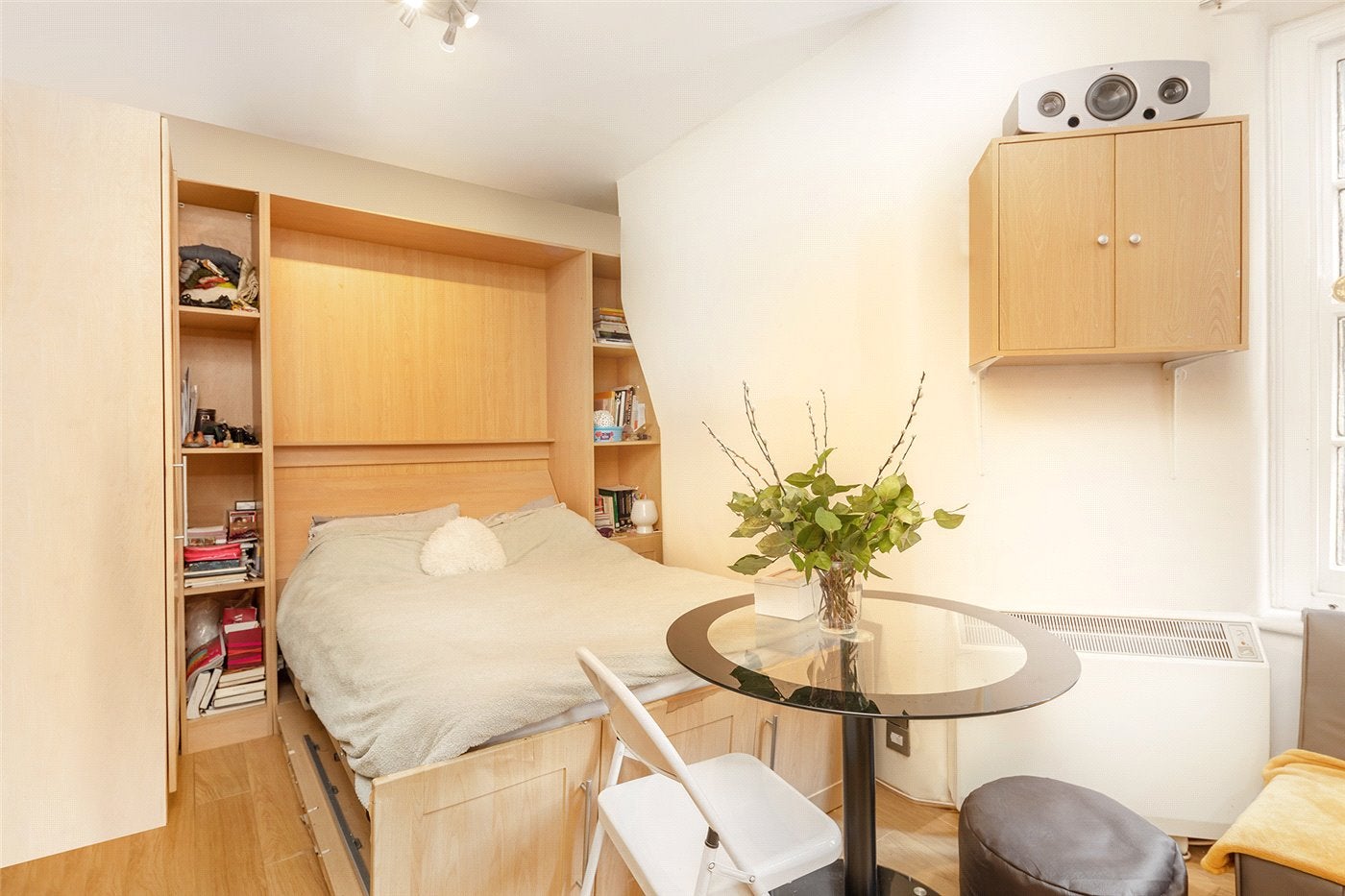 Flat Handel Street in Greater London