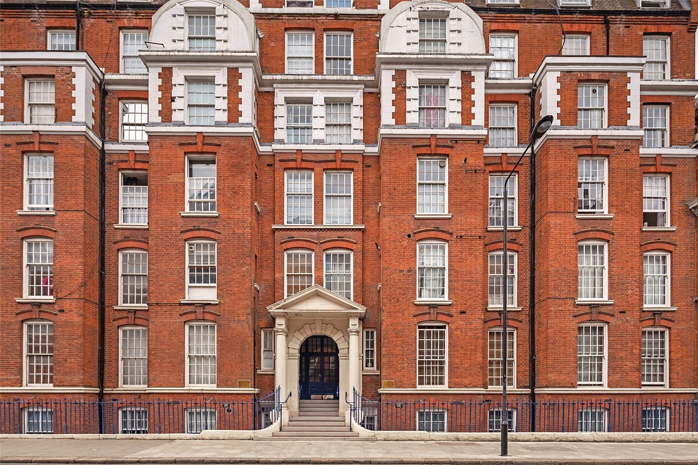 Flat Handel Street in Greater London