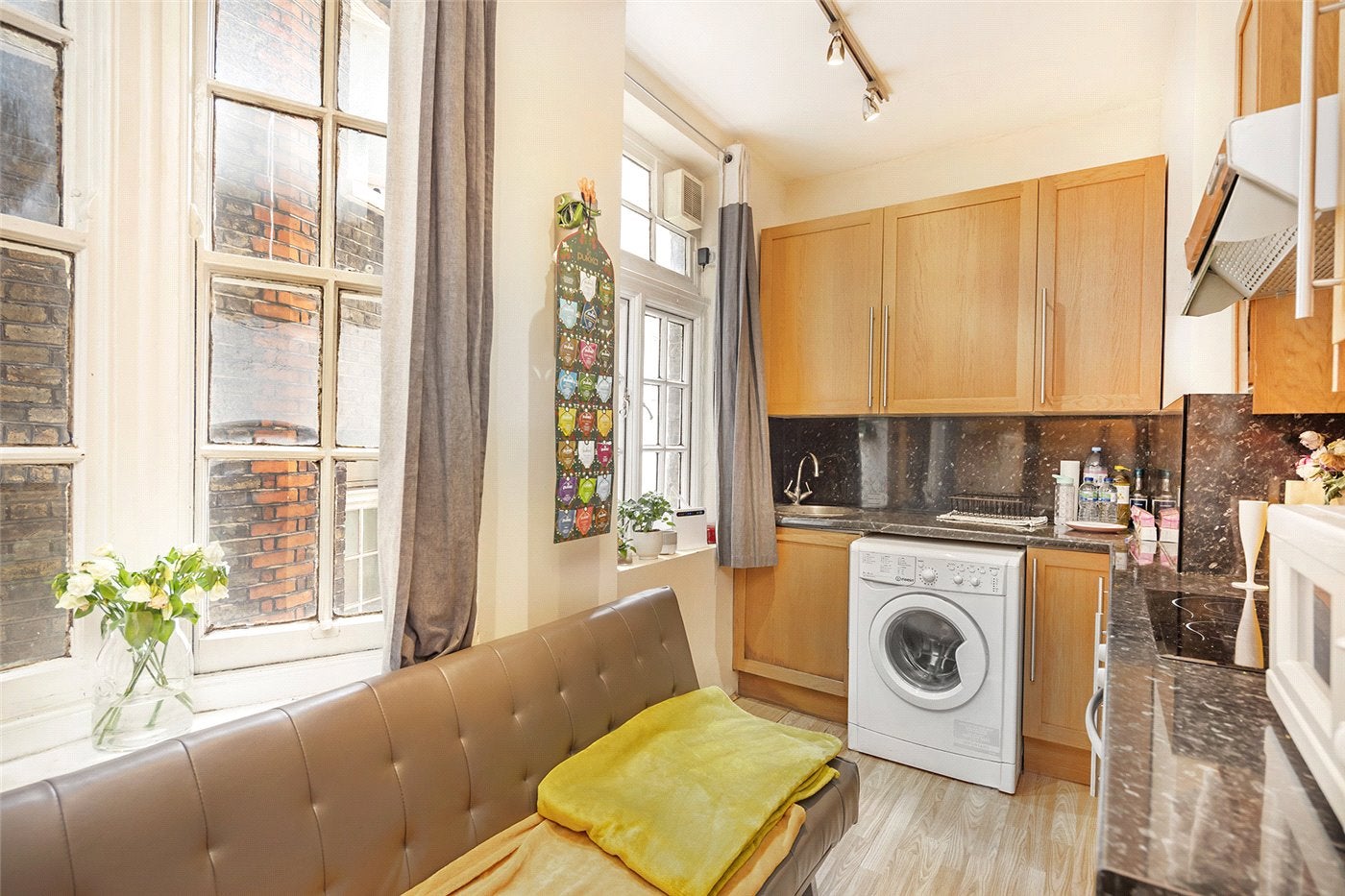 Flat Handel Street in Greater London