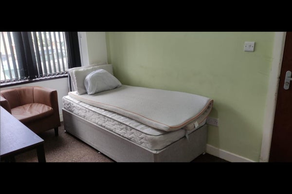 Room Burlington Road in Sandwell