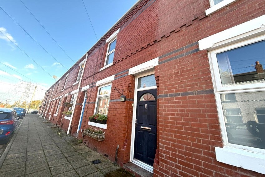 House Ventnor Avenue in Trafford