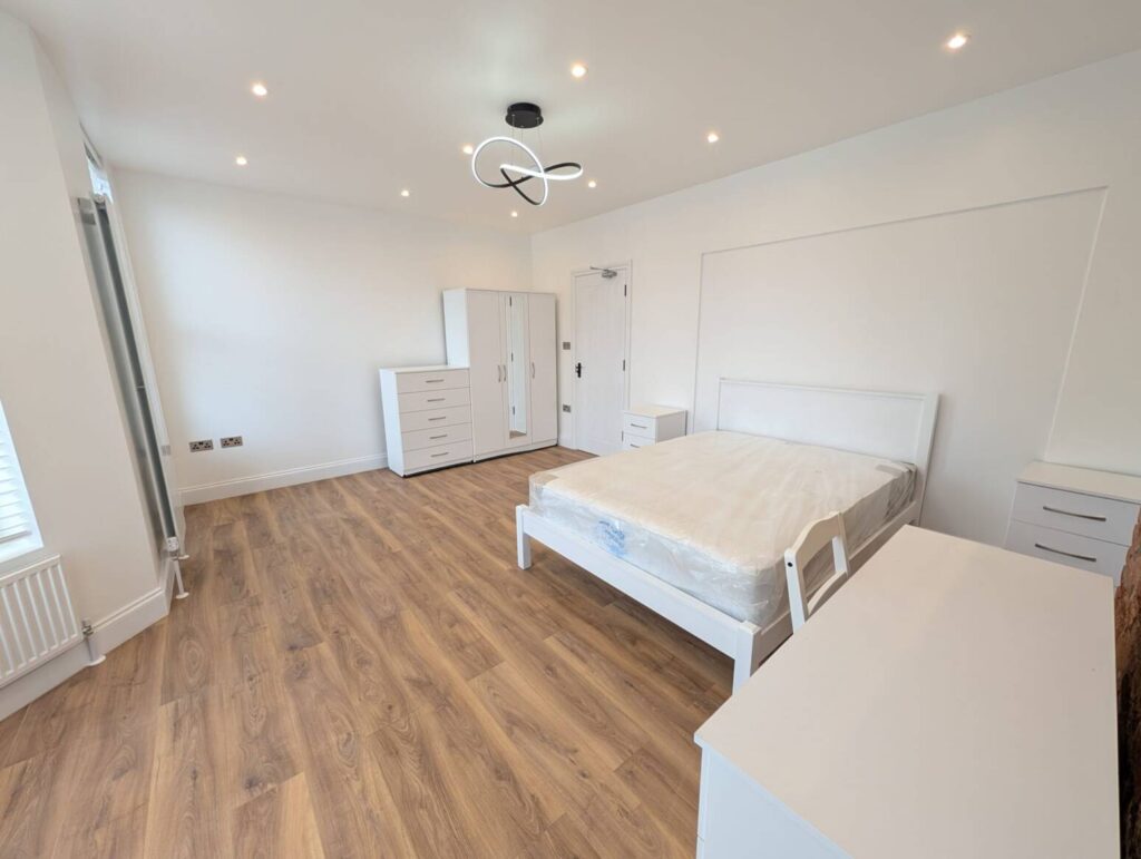 Room Scrubs Lane in Greater London