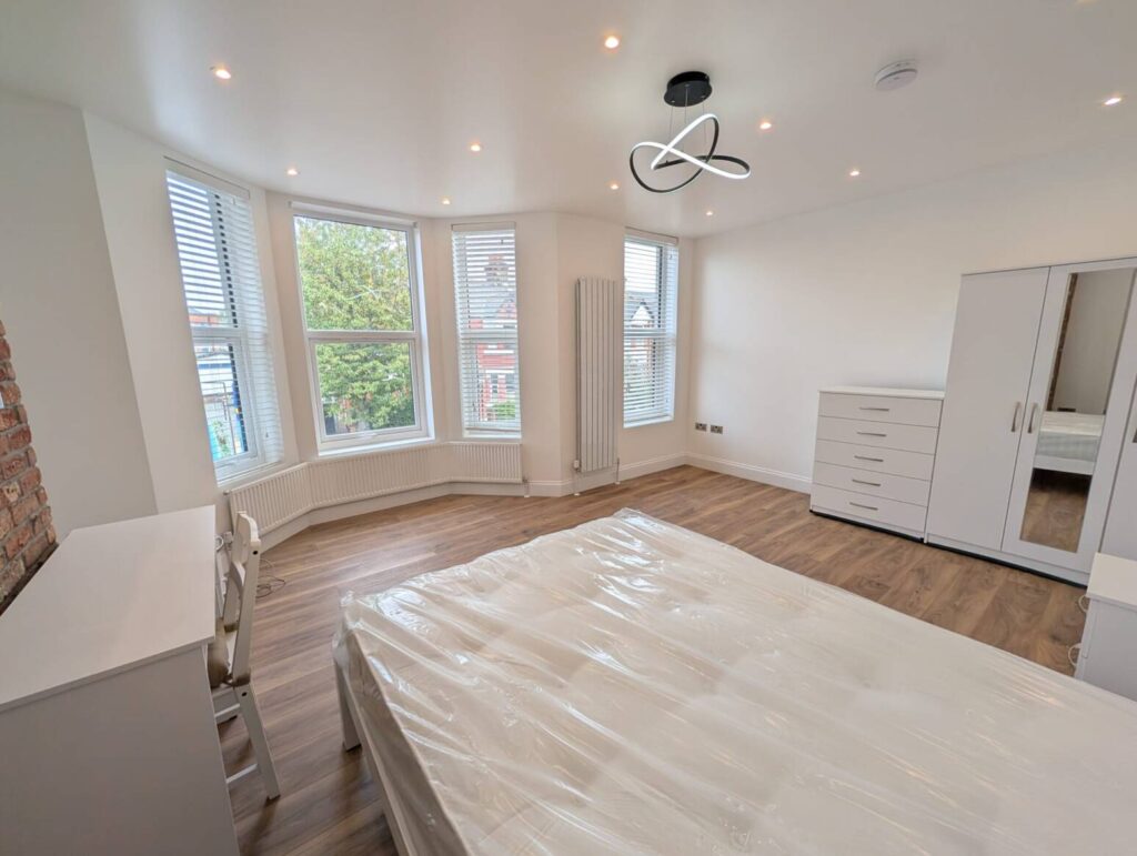 Room Scrubs Lane in Greater London