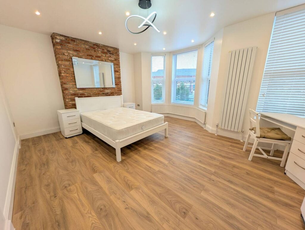 Room Scrubs Lane in Greater London