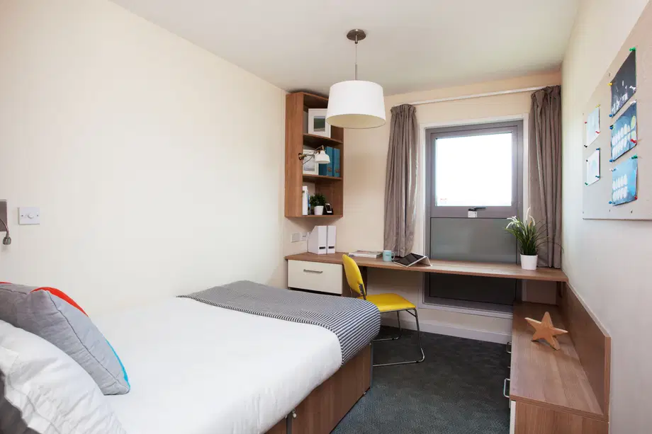 Room Lower Bristol Road in Bath