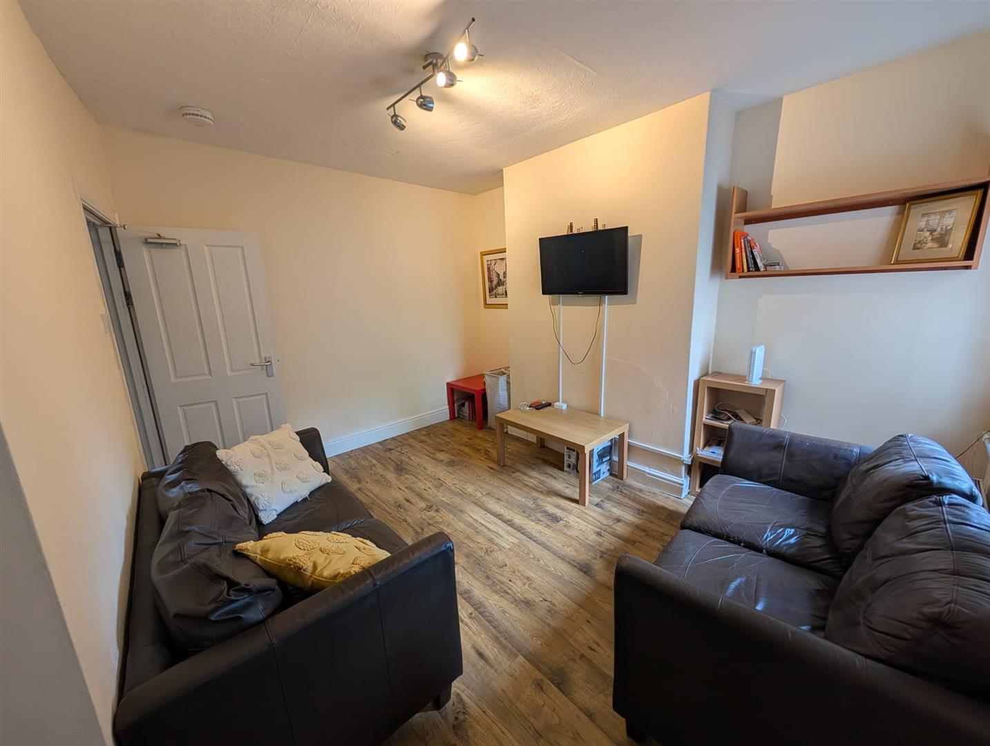Room Bulk Road in Lancaster
