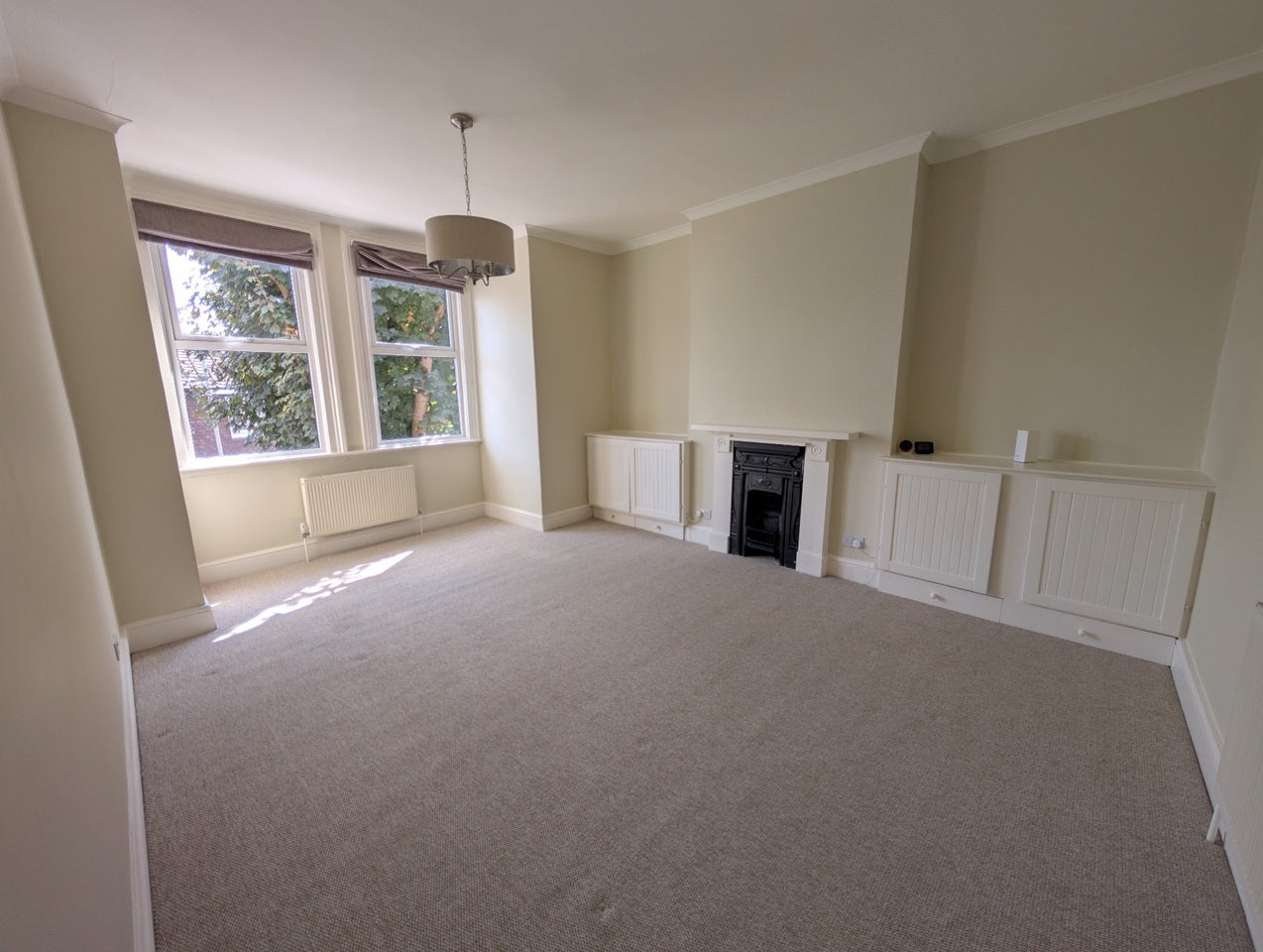 Flat Pendle Road in Greater London