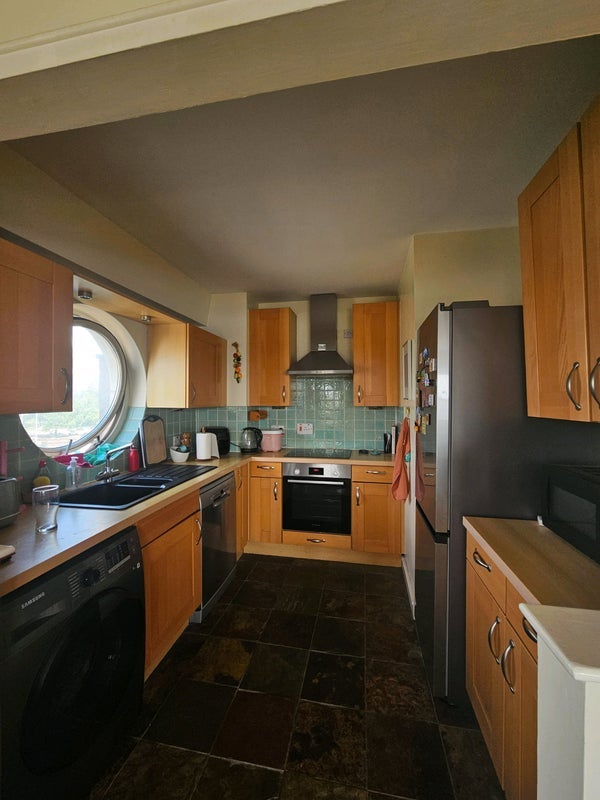 Room Westferry Road in Greater London