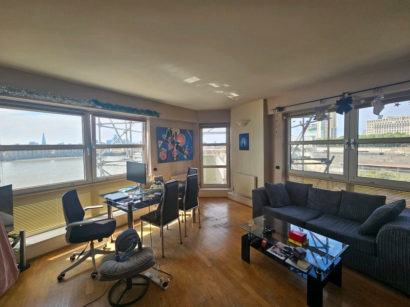Room Westferry Road in Greater London