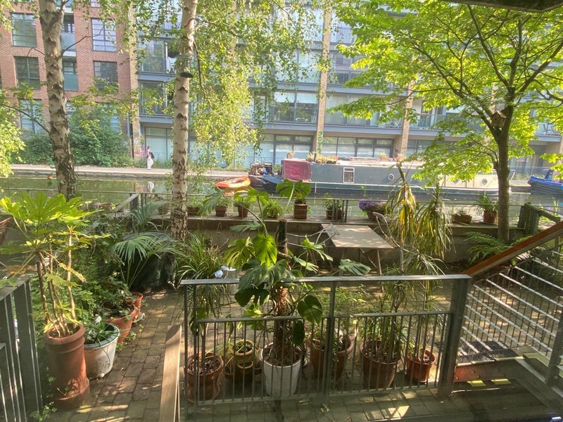 Room Orsman Road in Greater London