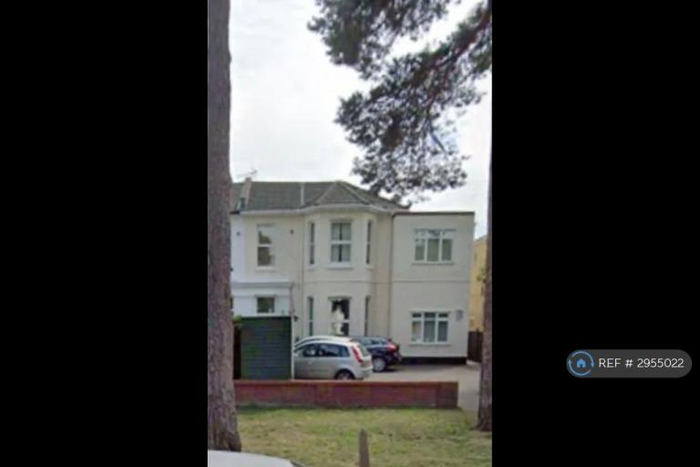 Flat Knyveton Road in Bournemouth