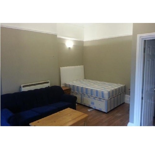 Flat Bedford Hill in Greater London