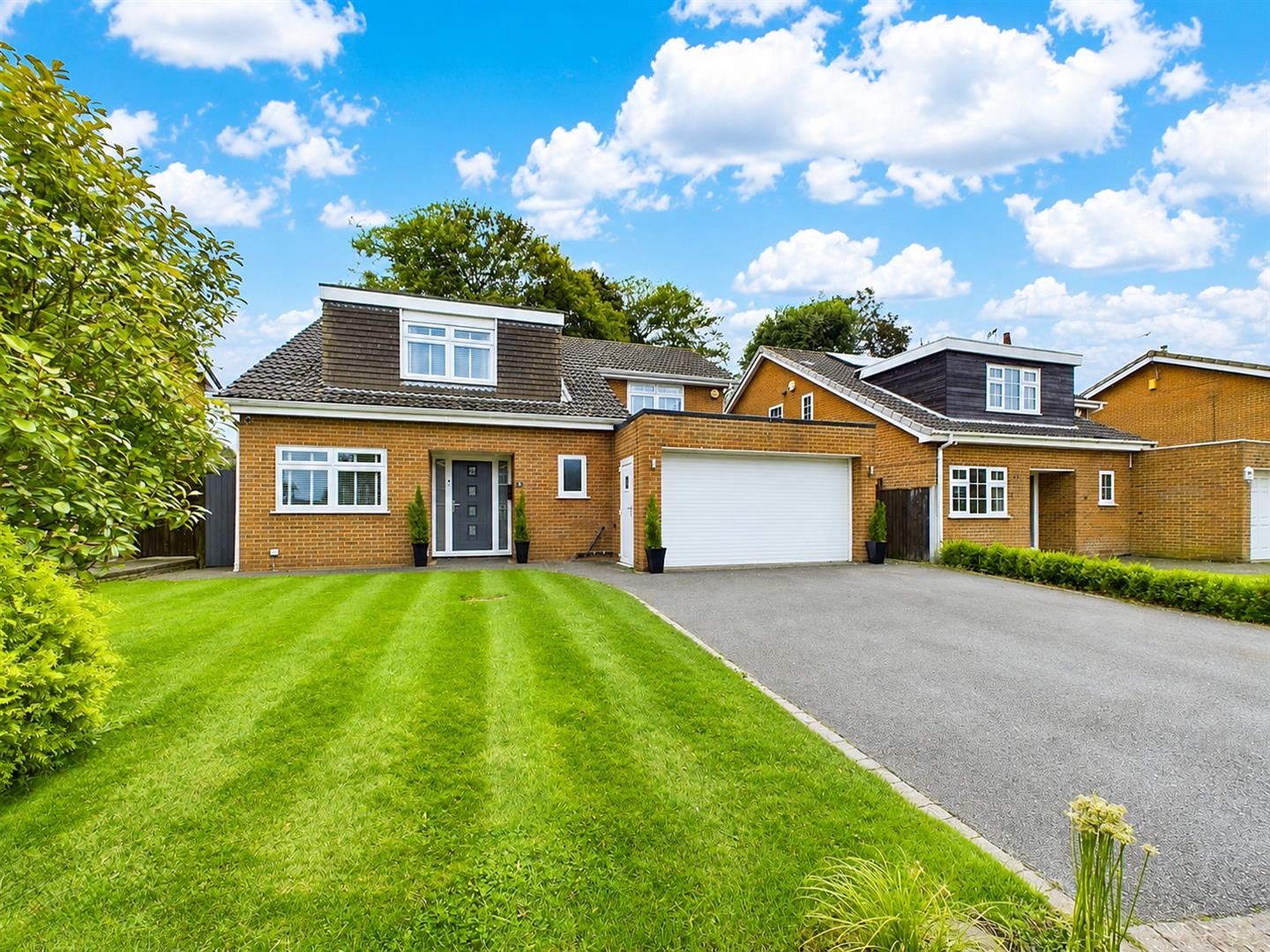 House Oakwood Drive in Derby
