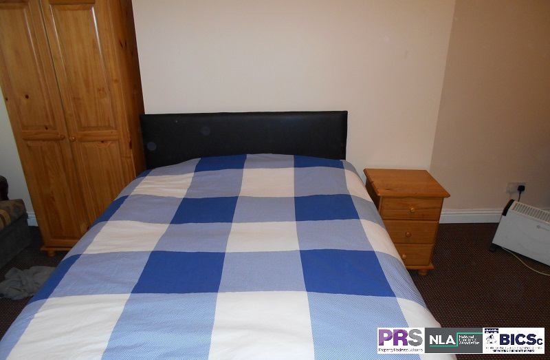 Room Hallfield Road in Bradford