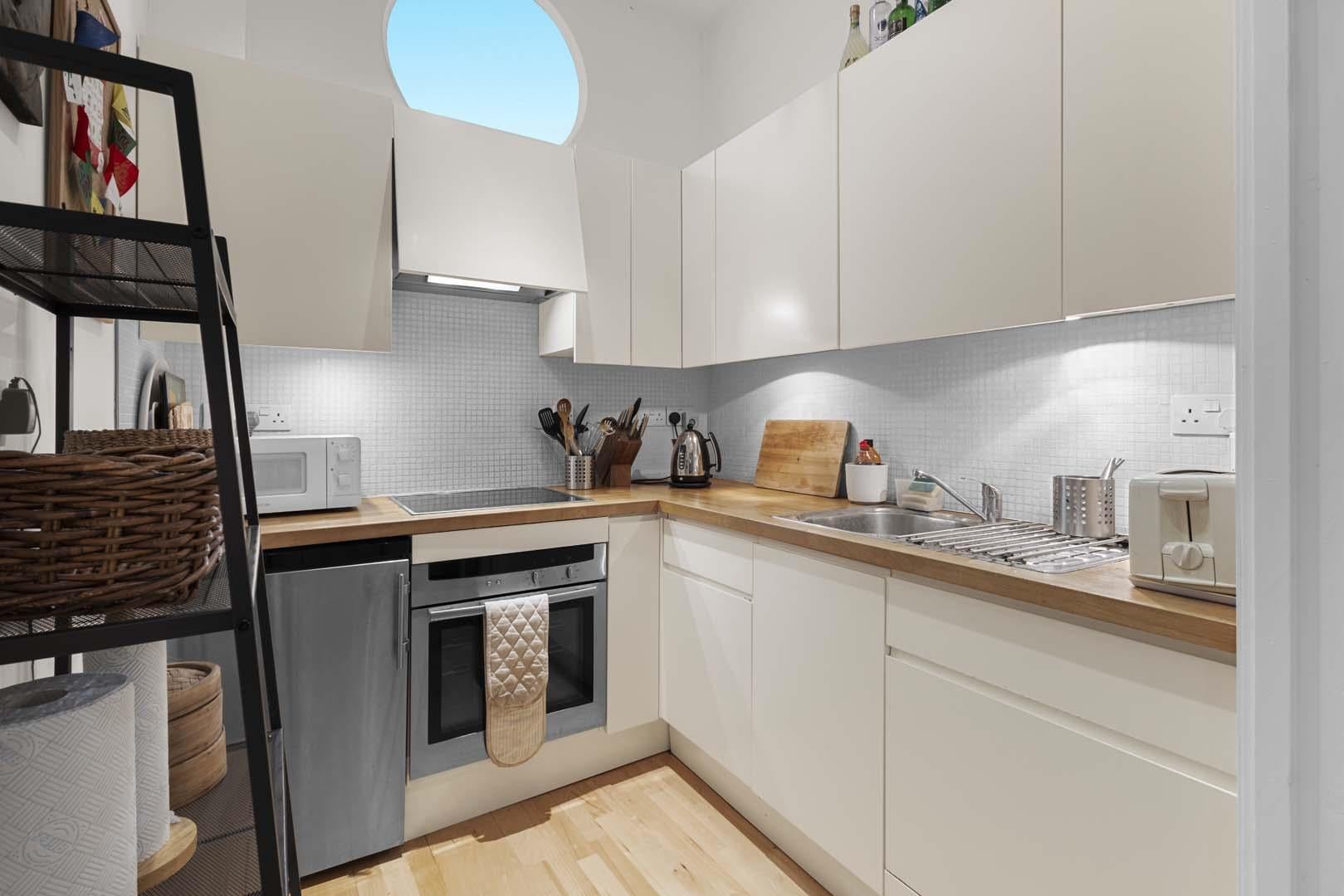 Flat Elgin Crescent in Greater London