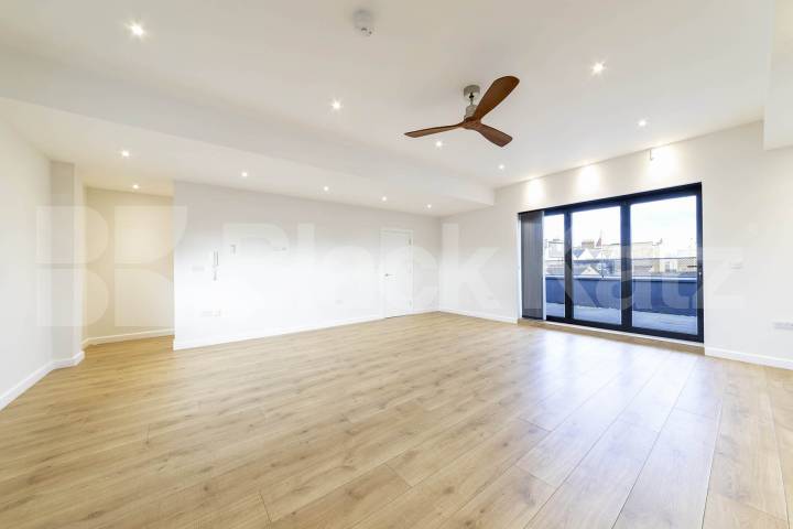 Flat Iverson Road in Greater London