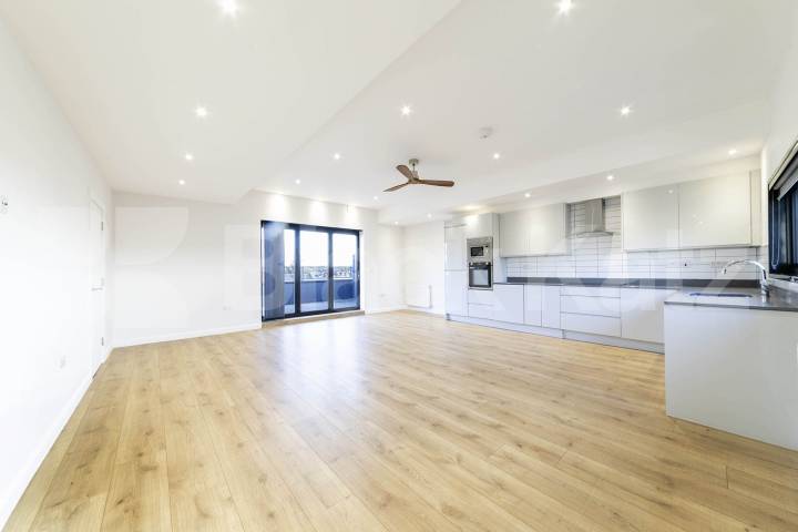 Flat Iverson Road in Greater London