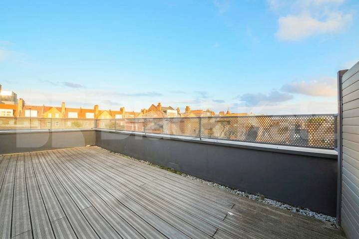 Flat Iverson Road in Greater London