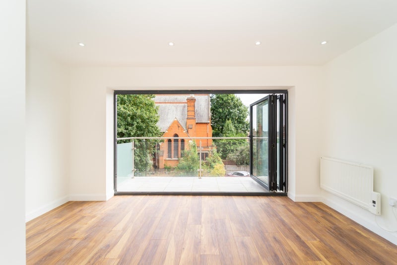 Flat Canberra Road in Greater London
