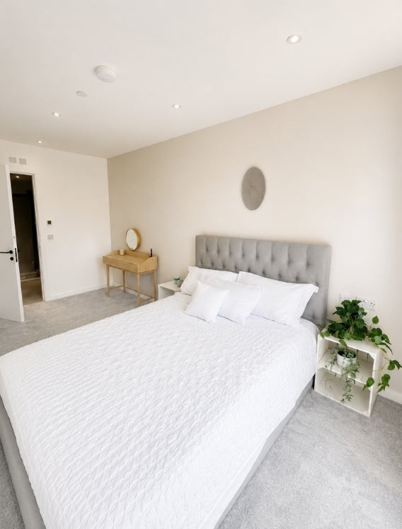 Flat Arklow Road in Greater London