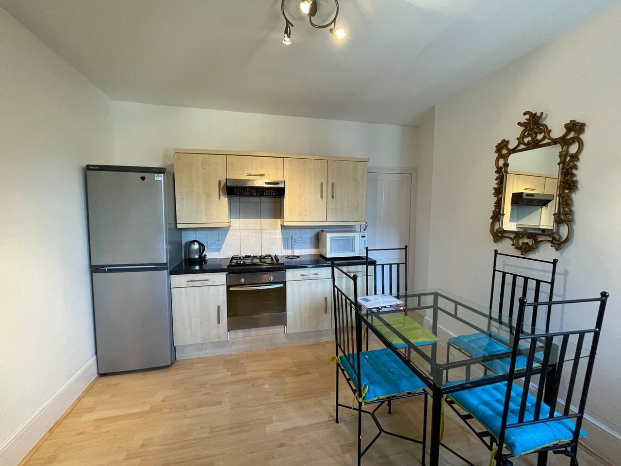 Flat Bond Street in Greater London
